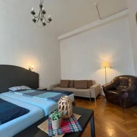 Plac Szczepanski / Old Town Apartment