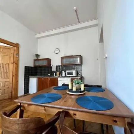 Plac Szczepanski / Old Town Apartment *