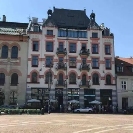 Plac Szczepanski / Old Town Apartment *