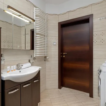 Bulwary Wislane Ludwinowska Przy Forum By Renters 크라쿠프