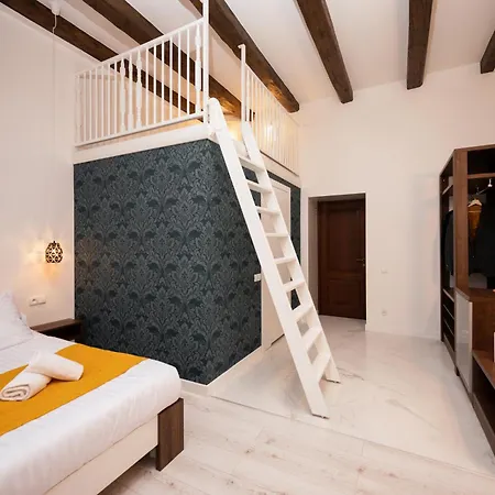 Hive Family House كراكوفيا
