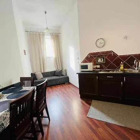 Plac Szczepanski / Old Town Apartment