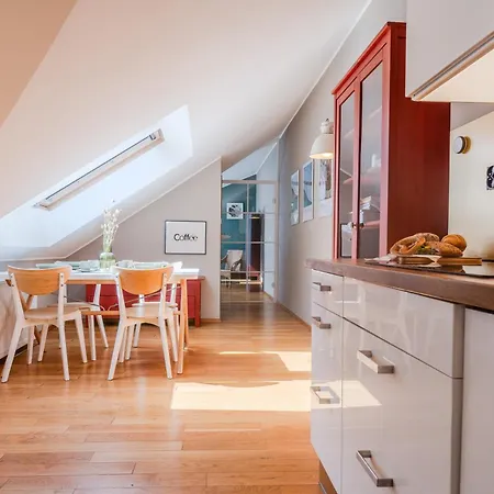 Castle View - Spacious - By Rentujemy Apartment