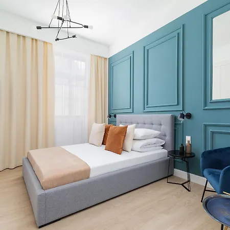 4 Bedroom - Main Square Apartment *