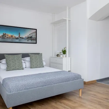 Zyblikiewicza 5- Apartment- Old Town Krakow