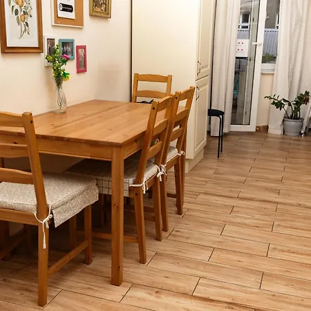 Lejlighed Homely 4 Bedroom - Old Town - By Upstairs