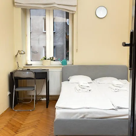 Lejlighed Homely 4 Bedroom - Old Town - By Upstairs *