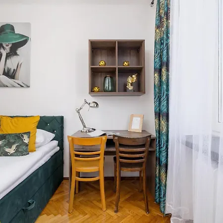 Rodzinny Z Dwiema Sypialniami Niedaleko Centrum Krakowa By Renters 아파트 *