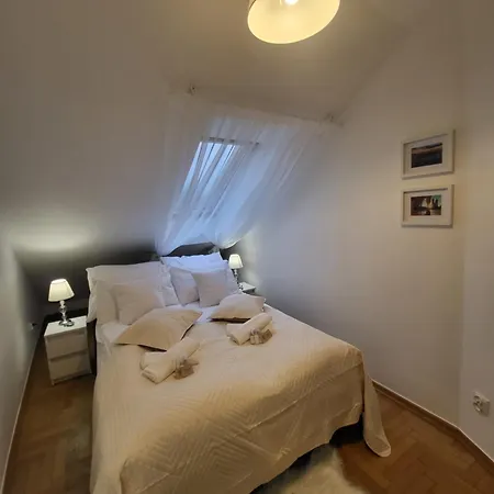 Kochanowskiego 12 Apartment