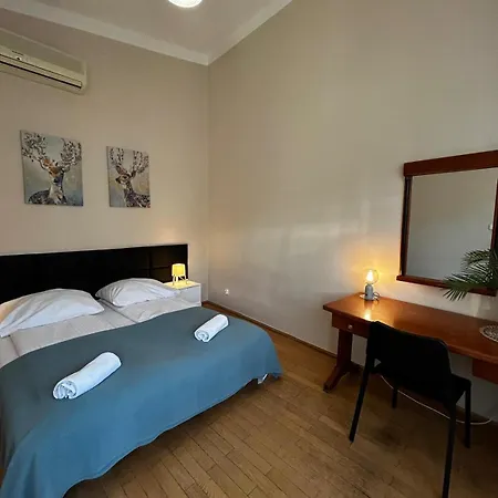Golden With Lift - Old Town Appartement