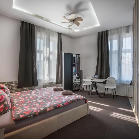Hostel 70s