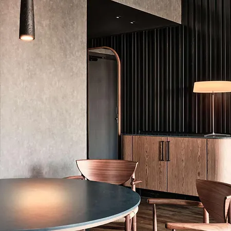 Radisson Red & Radisson Red Apartments, Otel 4*