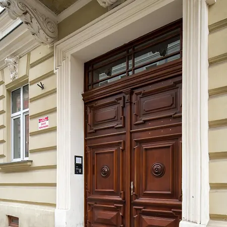 2-room In The Center