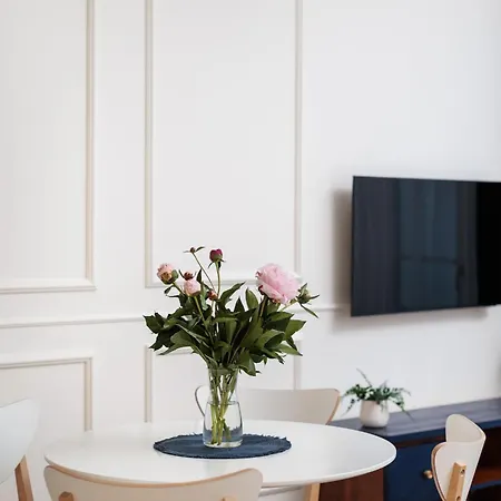 Atrium - Old Town Luxury - By Upstairs Apartment