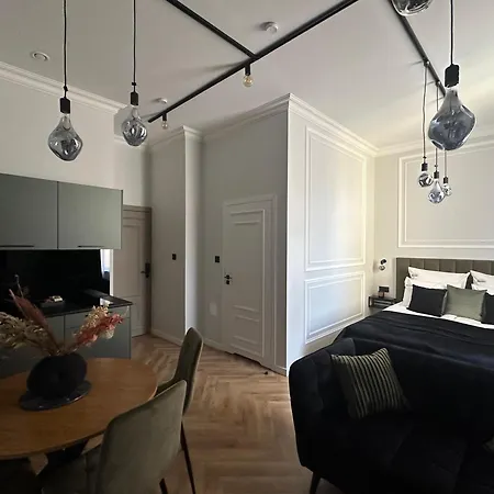 Daire Old Town Charm & Chic By Downtown Krakow