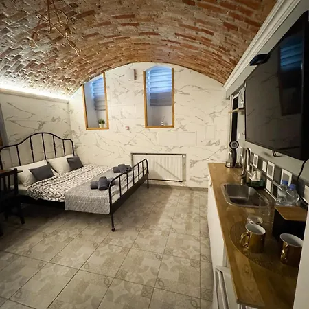 Underground Jacuzzi Bed & Breakfast *