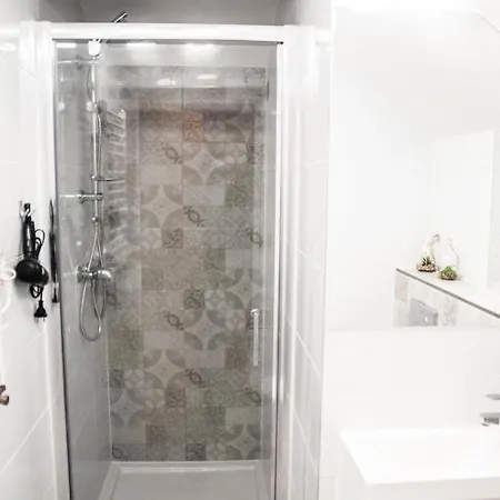 Underground Jacuzzi Bed & Breakfast
