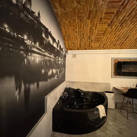 Underground Jacuzzi Bed & Breakfast Krakau