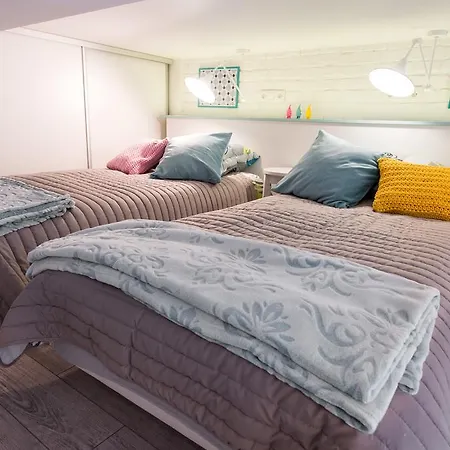 Apartment Cheerful Air Conditioned With Mezzanine And Parking - Old Town *