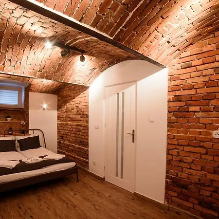 Cracow Rent - Spacious For 2-7 People In Quiet Area - Kolberga Street Nr 3 - 10 Min To Main Square By Foot クラクフ