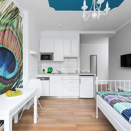 アパートホテル Cracow Rent - Spacious For 2-7 People In Quiet Area - Kolberga Street Nr 3 - 10 Min To Main Square By Foot クラクフ