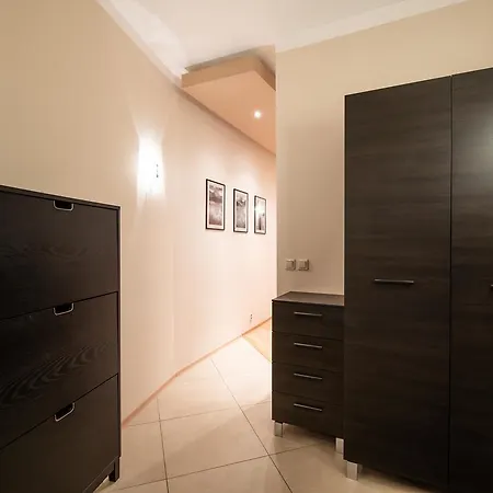 アパートホテル Cracow Rent - Spacious For 2-7 People In Quiet Area - Kolberga Street Nr 3 - 10 Min To Main Square By Foot *