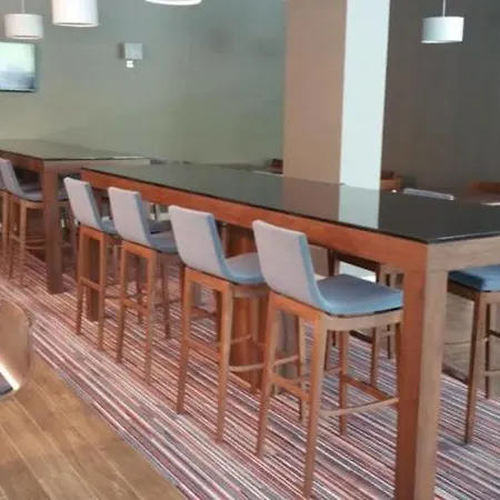 Hampton By Hilton מלון 3*
