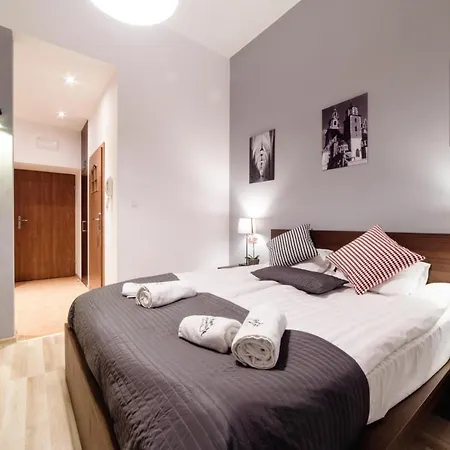 Cracow Rent - Spacious For 2-7 People In Quiet Area - Kolberga Street Nr 3 - 10 Min To Main Square By Foot アパートホテル クラクフ