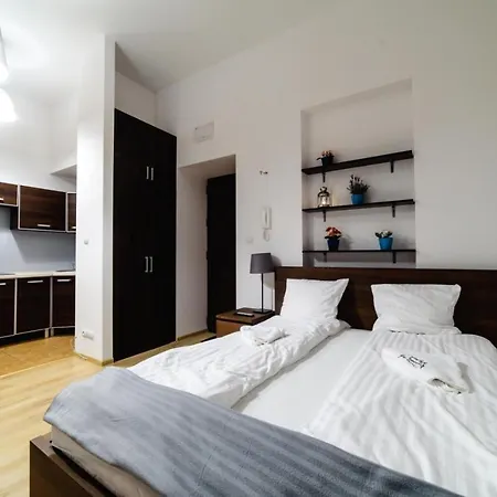 アパートホテル Cracow Rent - Spacious For 2-7 People In Quiet Area - Kolberga Street Nr 3 - 10 Min To Main Square By Foot クラクフ