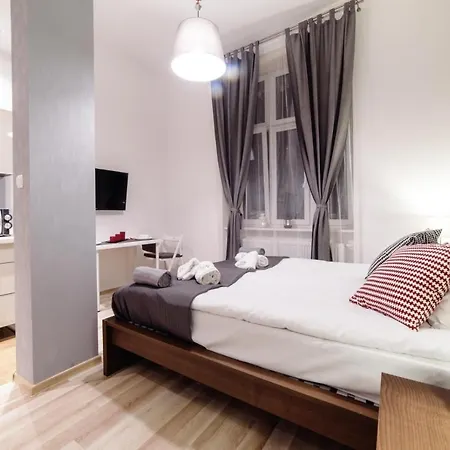 Cracow Rent - Spacious For 2-7 People In Quiet Area - Kolberga Street Nr 3 - 10 Min To Main Square By Foot アパートホテル *