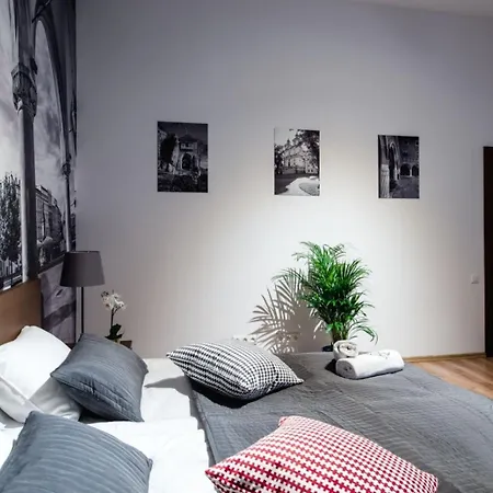 Cracow Rent - Spacious For 2-7 People In Quiet Area - Kolberga Street Nr 3 - 10 Min To Main Square By Foot アパートホテル