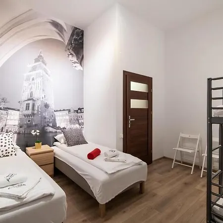 Cracow Rent - Spacious For 2-7 People In Quiet Area - Kolberga Street Nr 3 - 10 Min To Main Square By Foot アパートホテル