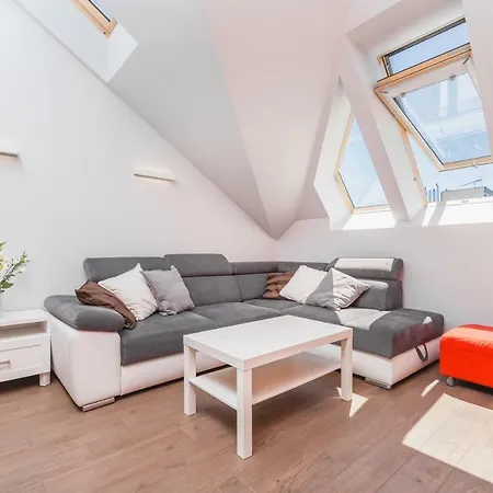 Cheerful Air Conditioned With Mezzanine And Parking - Old Town Apartment Krakow