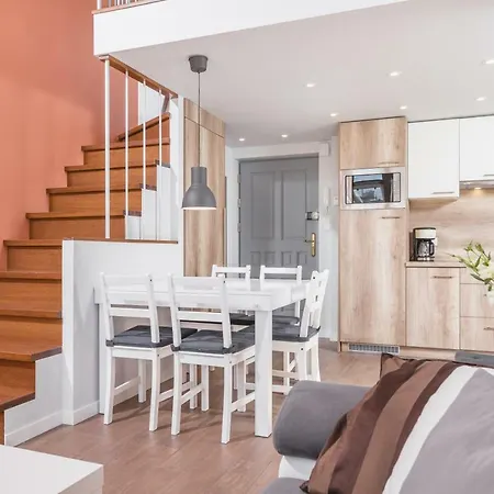 Apartment Cheerful Air Conditioned With Mezzanine And Parking - Old Town