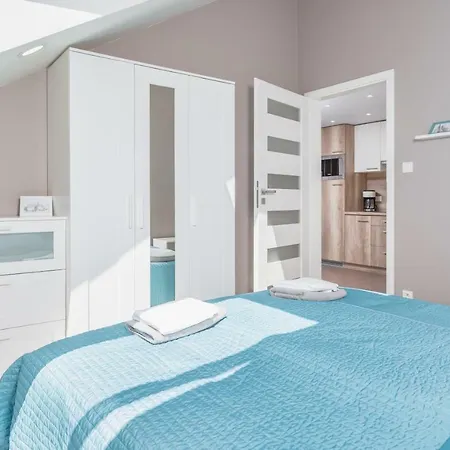 Cheerful Air Conditioned With Mezzanine And Parking - Old Town Apartment Krakow