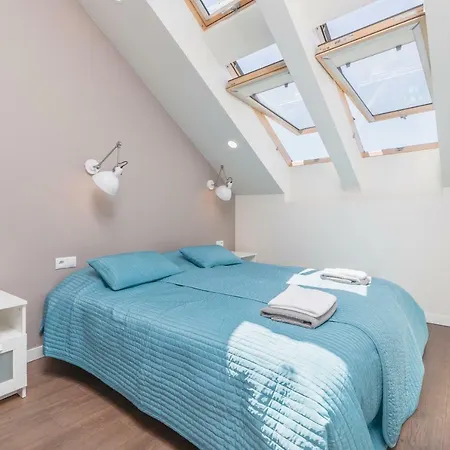 Apartment Cheerful Air Conditioned With Mezzanine And Parking - Old Town