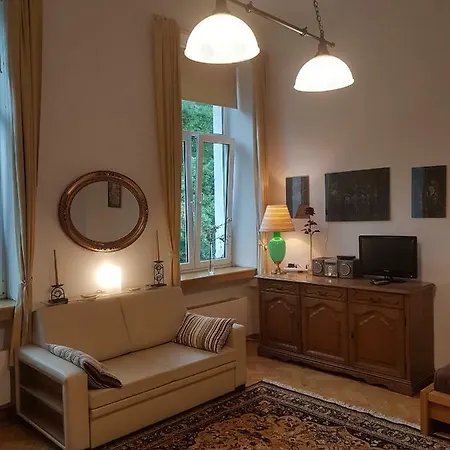 Leonardo Apartment