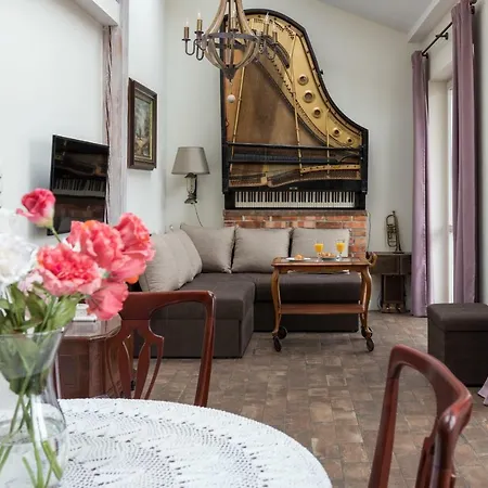 Apartment Cheerful Air Conditioned With Mezzanine And Parking - Old Town