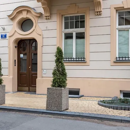 Apartment Cheerful Air Conditioned With Mezzanine And Parking - Old Town *
