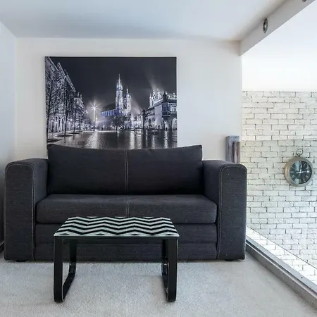 Cheerful Air Conditioned With Mezzanine And Parking - Old Town Apartment Krakow