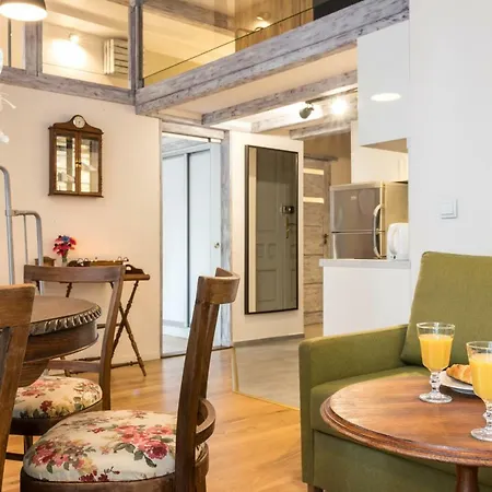 Cheerful Air Conditioned With Mezzanine And Parking - Old Town Krakow