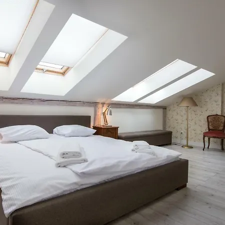 Cheerful Air Conditioned With Mezzanine And Parking - Old Town Krakow