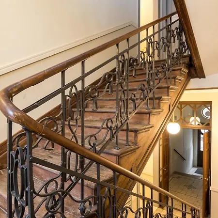 Cheerful Air Conditioned With Mezzanine And Parking - Old Town Apartment Krakow