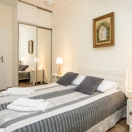 Apartment Cheerful Air Conditioned With Mezzanine And Parking - Old Town