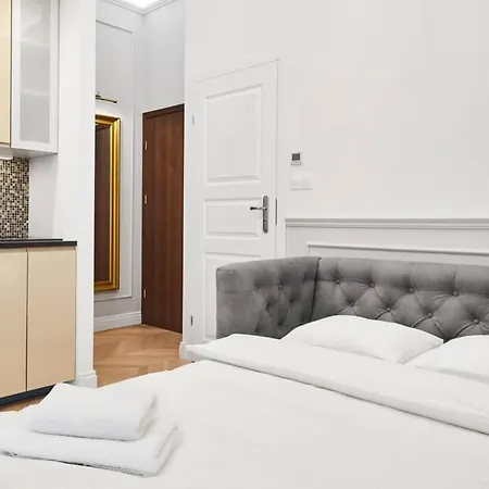 Househost I: Studencka Street Апартаменты