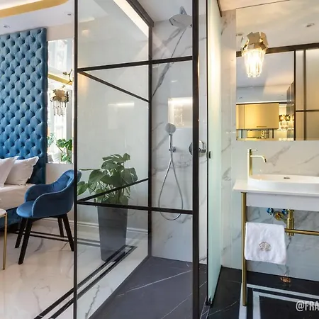 Feniks Fragola Main Square Apartment