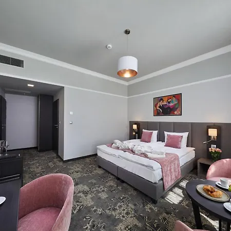Hotel Estera 4*