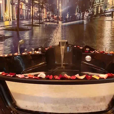 Underground Jacuzzi Bed & Breakfast