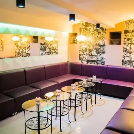 Hostal Greg&tom Party *