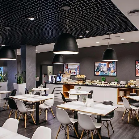 Q Hotel